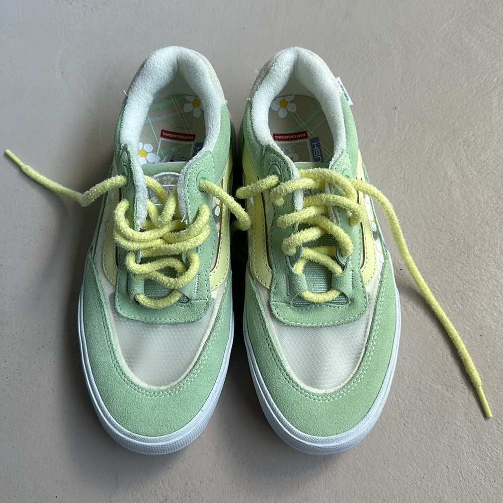 BRAND NEW VANS Wayvee Brighton Zeuner Size 6 Men